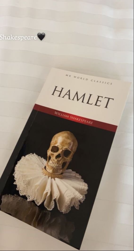 Hamlet - William Shakespeare · 2020