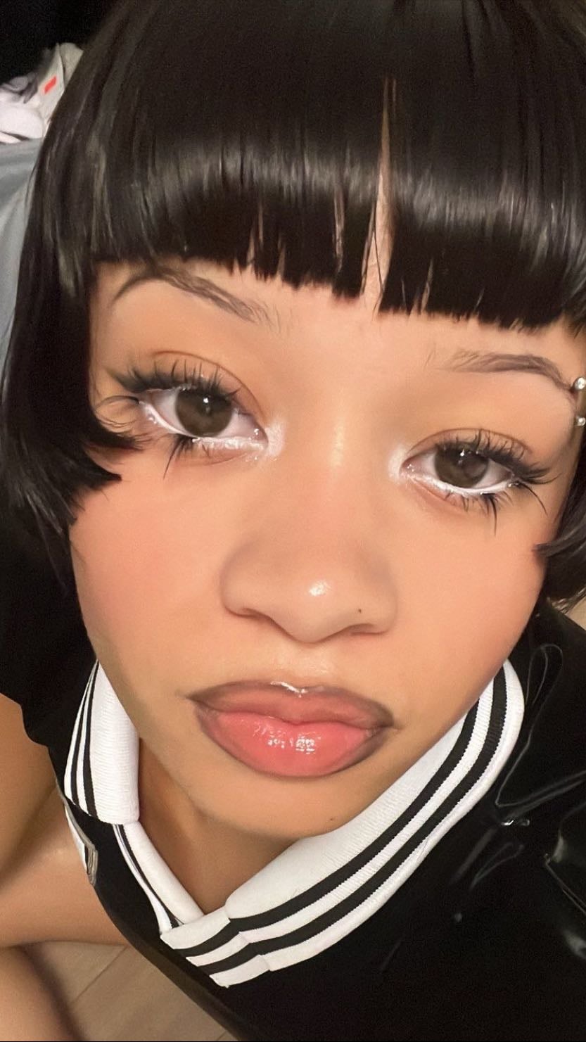 just a pop of
makeup 🍥 - i love a lot of different makeup styles, but this is my favorite because it’s quick, simple, but still obvious you’re wearing makeup