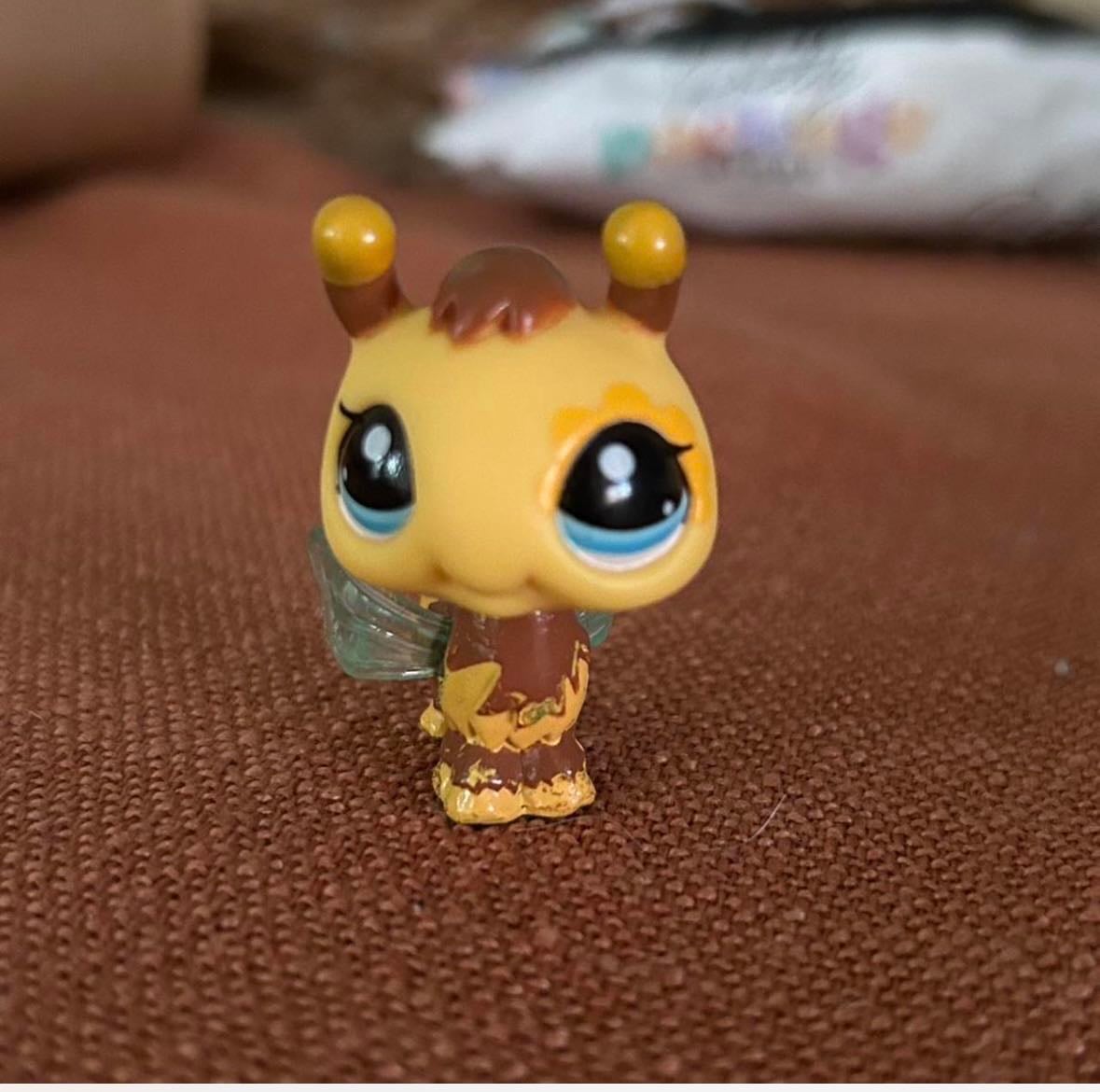2203 ₊˚⊹⋆ - cute simple bee