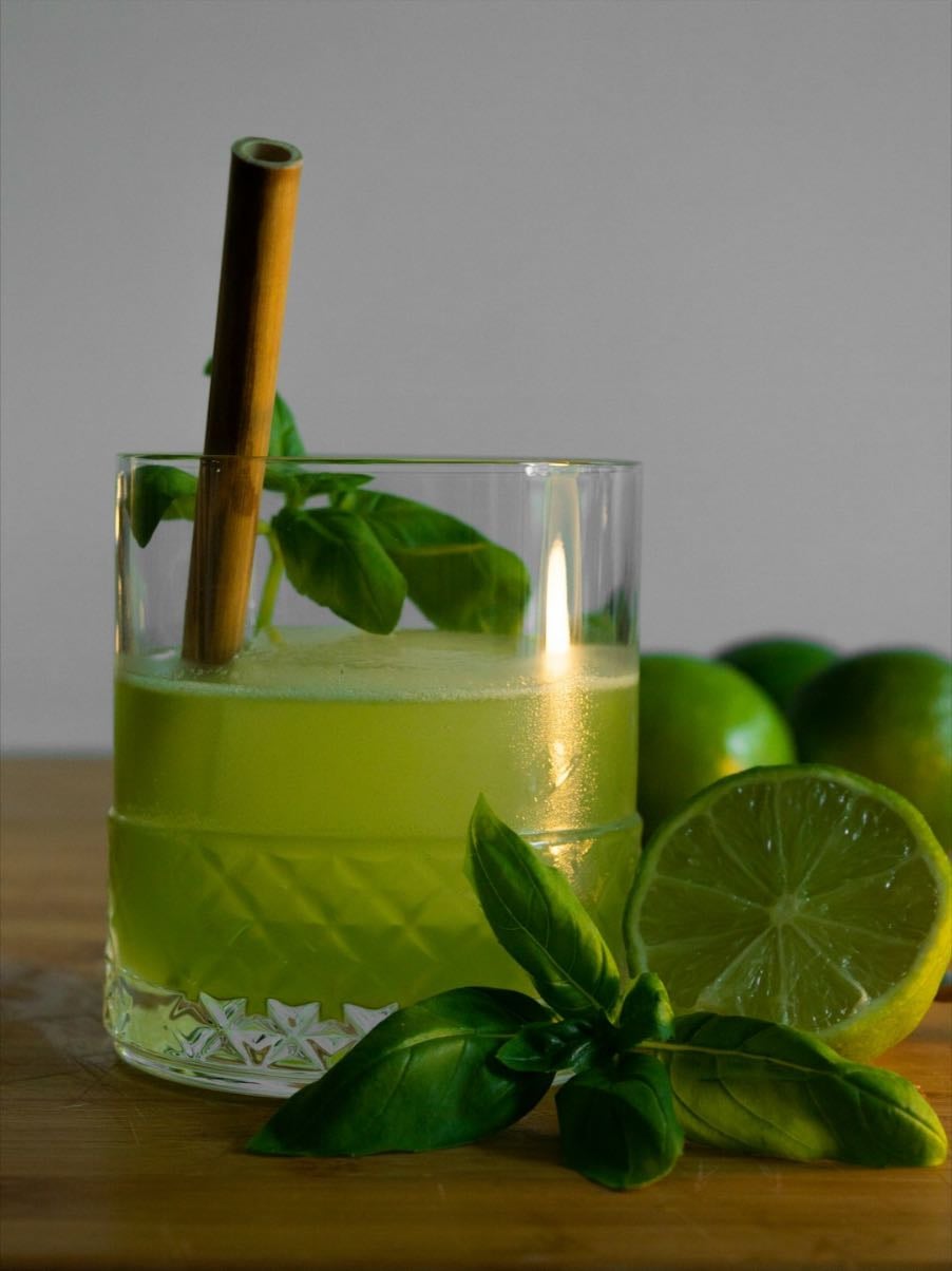 suco de chá verde com limão e hortelã