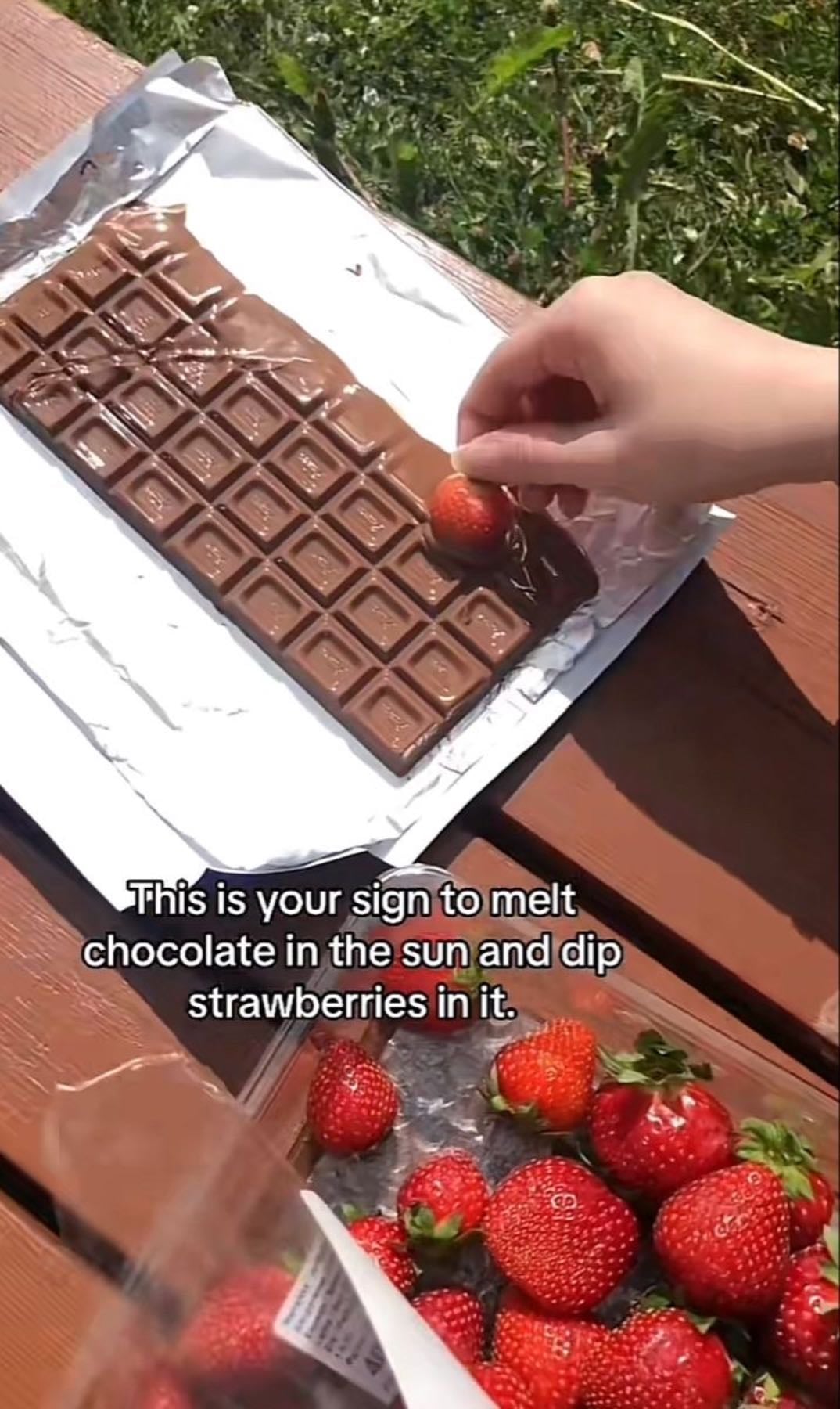 Picnic (y comer frutilla con chocolate derretido)