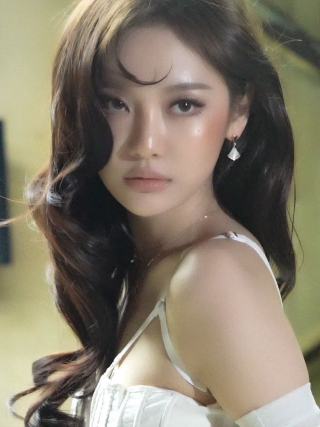 Ning Yizhou (Ningning) - Artist-bias