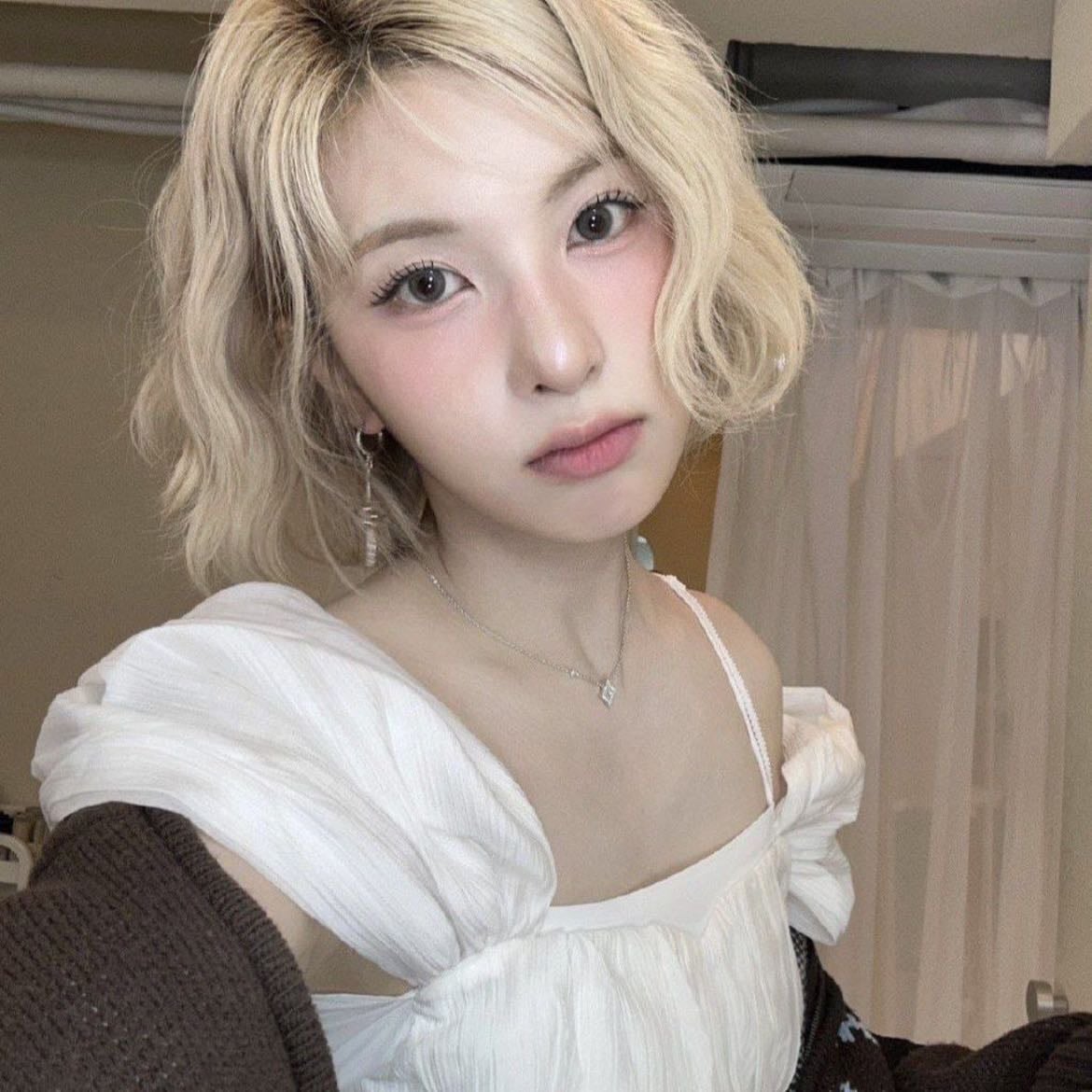 Bae Jin-sol (Bae) - Artist-bias