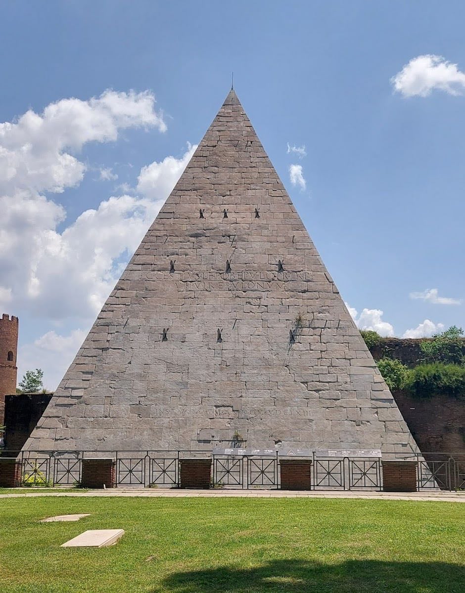 Piramide Cestia