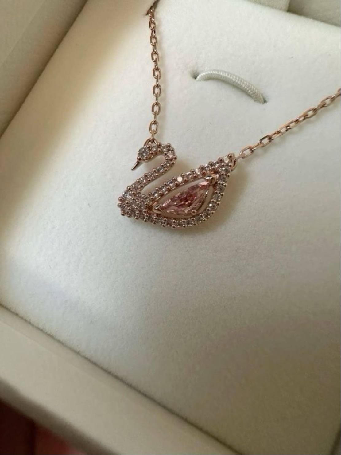 Swaroski swan necklace