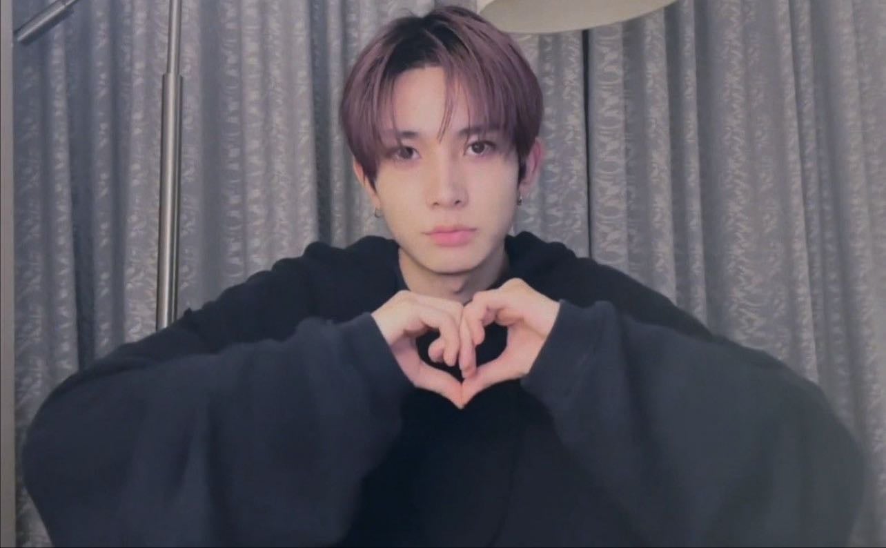 helping hand — pinkjellyz - professional gamer!heeseung x bestfriend reader