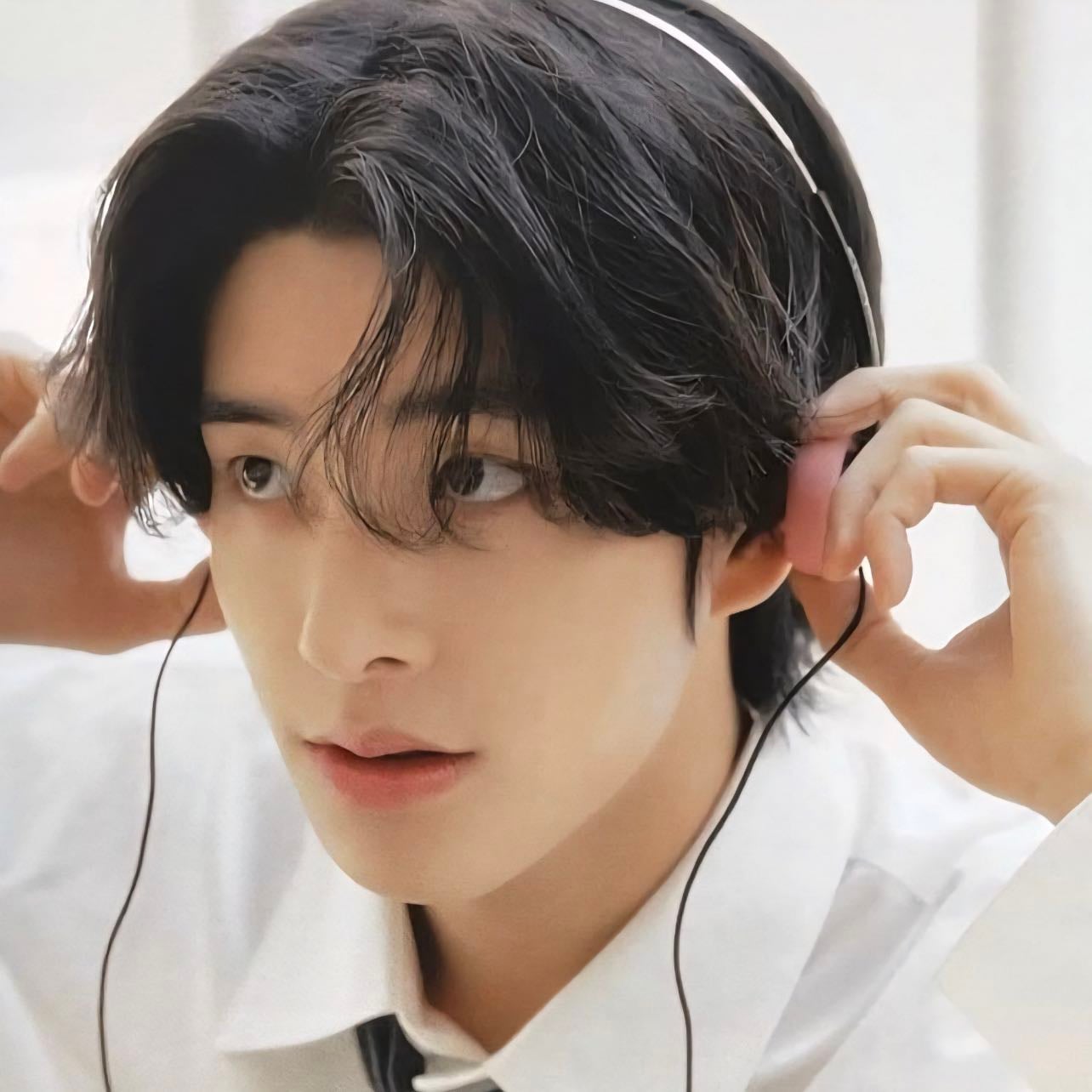 bet you — blackwhitez - science student!jake x lit student reader