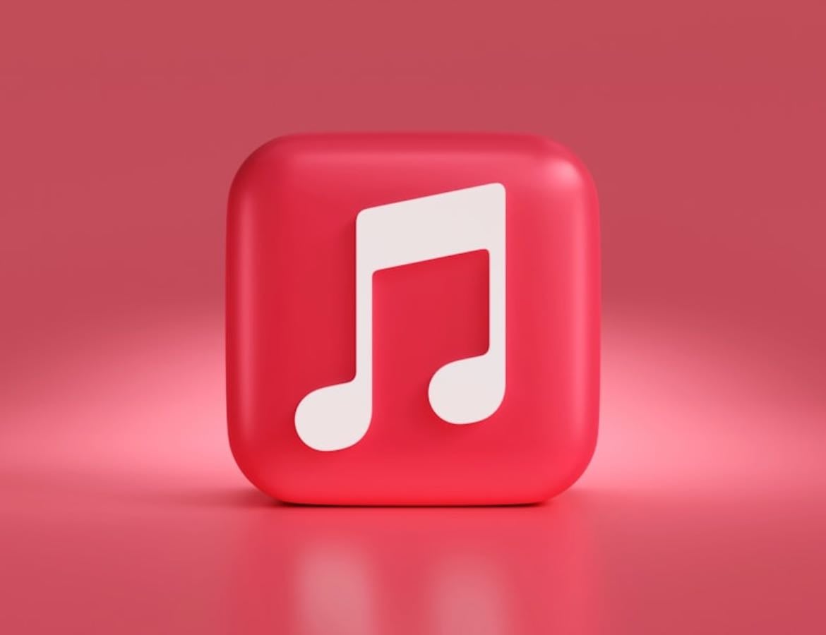 Apple Music Top 10 - Music hypelist by Leslie Johnson