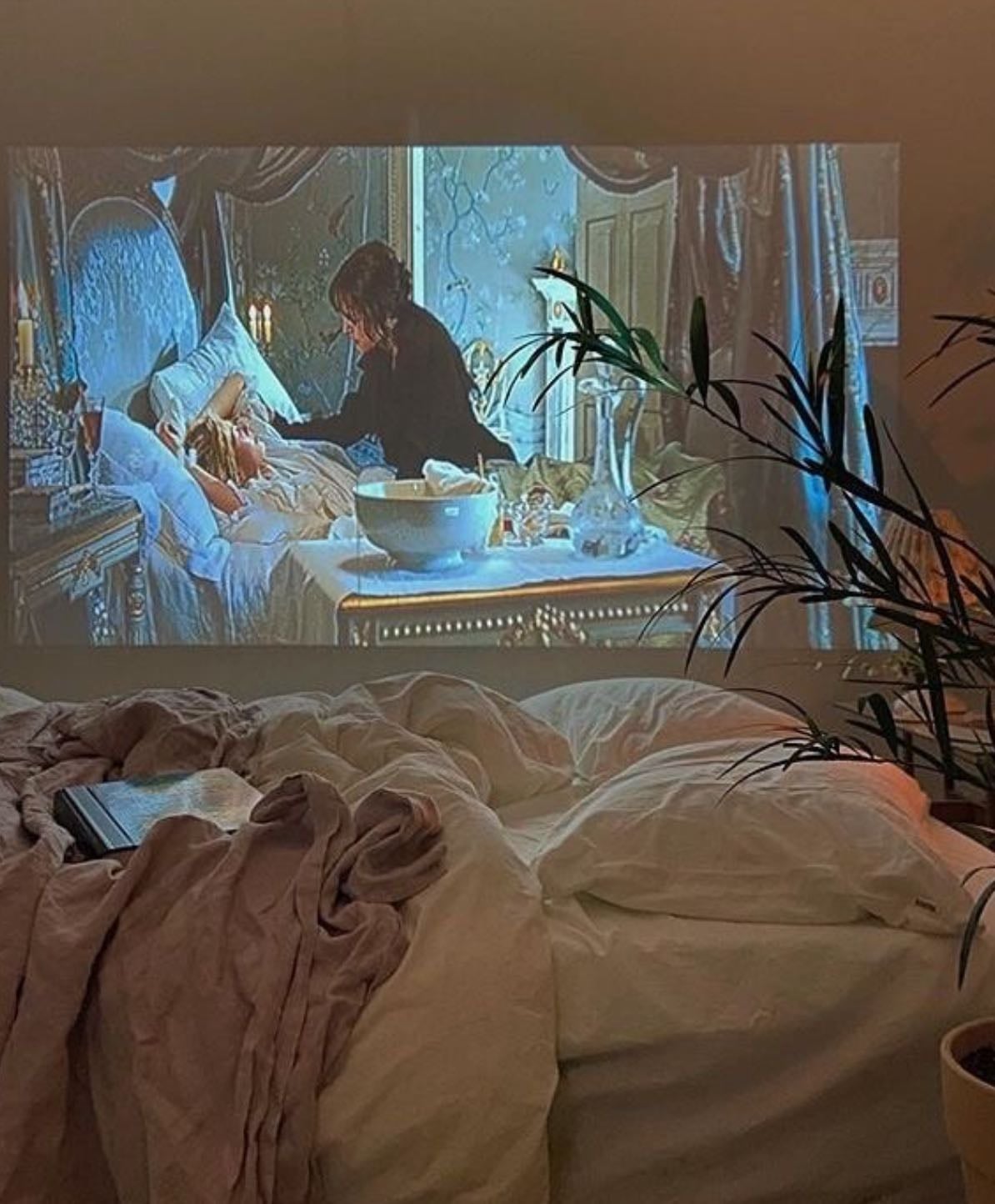 proyector to see movies in my roomπΊ