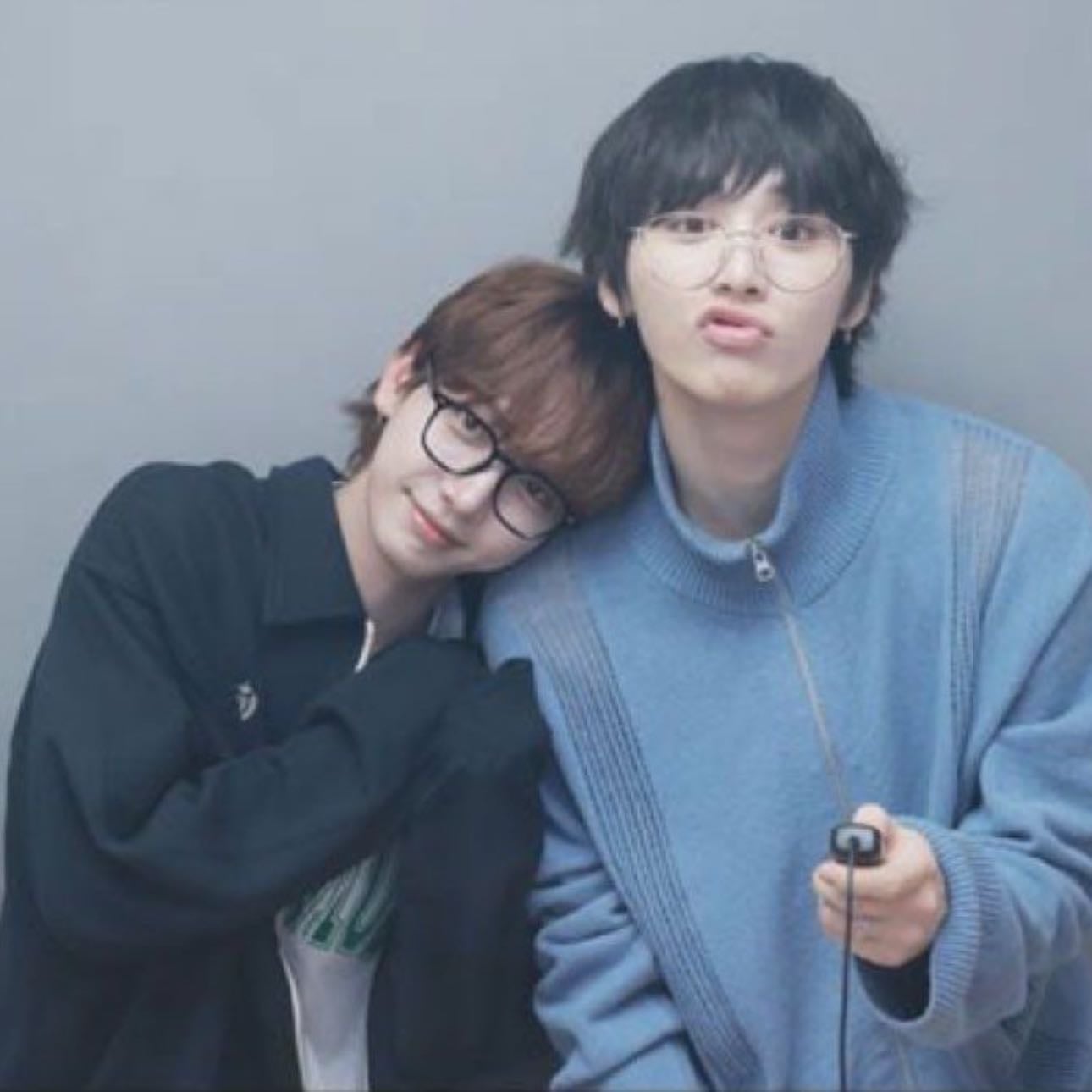 The Love Equations | Ddingdongz - Myung Jaehyun es un chico joven e inteligente que trabaja como econometrista ganando mucho dinero. No posee demasiada experiencia en el terreno amoroso y eso se debe a que tiene Asperger, por ello se decide a contratar a alguien que tenga la experiencia suficiente para que pueda ayudarlo. Así acaba conociendo a Han Taesan, un acompañante con el que comenzará sus clases para aprender a besar y a mantener relaciones sexuales. Con lo que ninguno de los dos contaba, era con que esas clases poco a poco fueran convirtiéndose en algo más