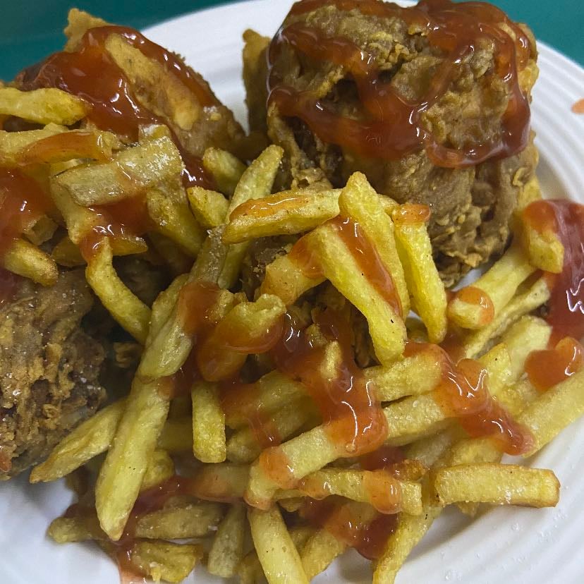Pica pollo - el real clavito si estas por agora y no quieres gastar en comer, igual es super bueno.