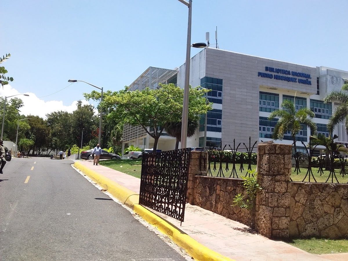 Biblioteca Nacional - Puedes ir a estudiar en grupo, buscar libros y usar las computadoras e internet.