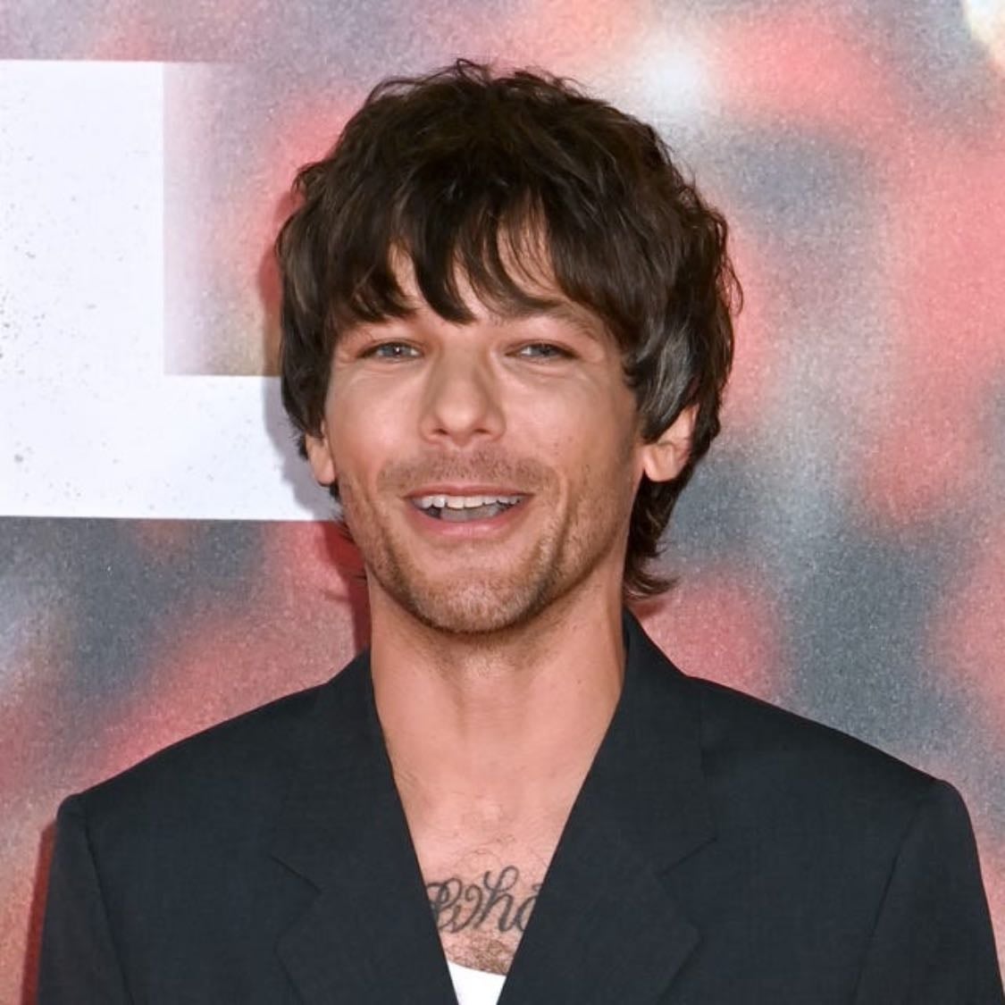 8. - BAHAHAHA HE GOT DONE DIRTY W THIS PHOTO I CANT-but its lou cmon