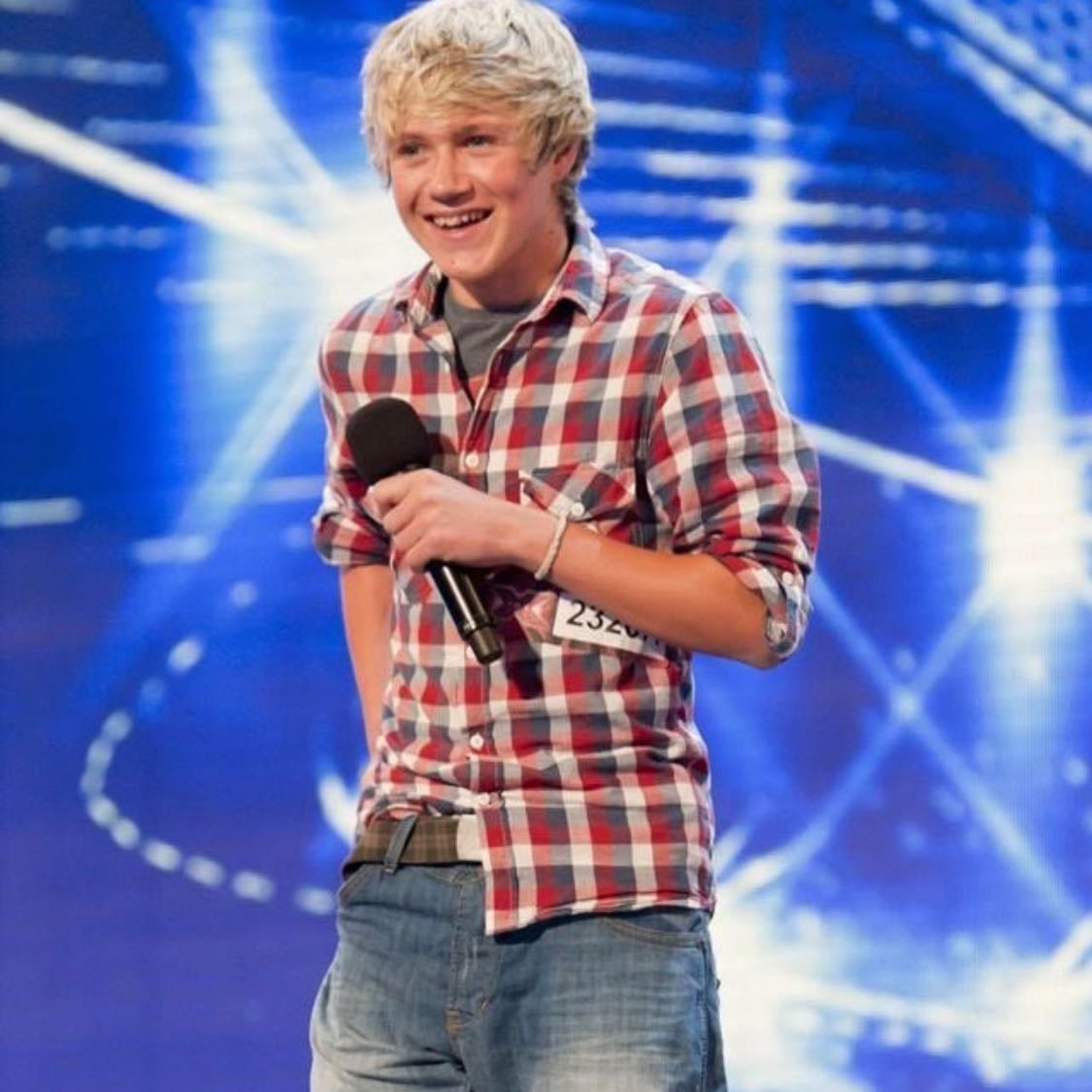 5.SMOL NIALL - “there i done my audition dressed as a table cloth”