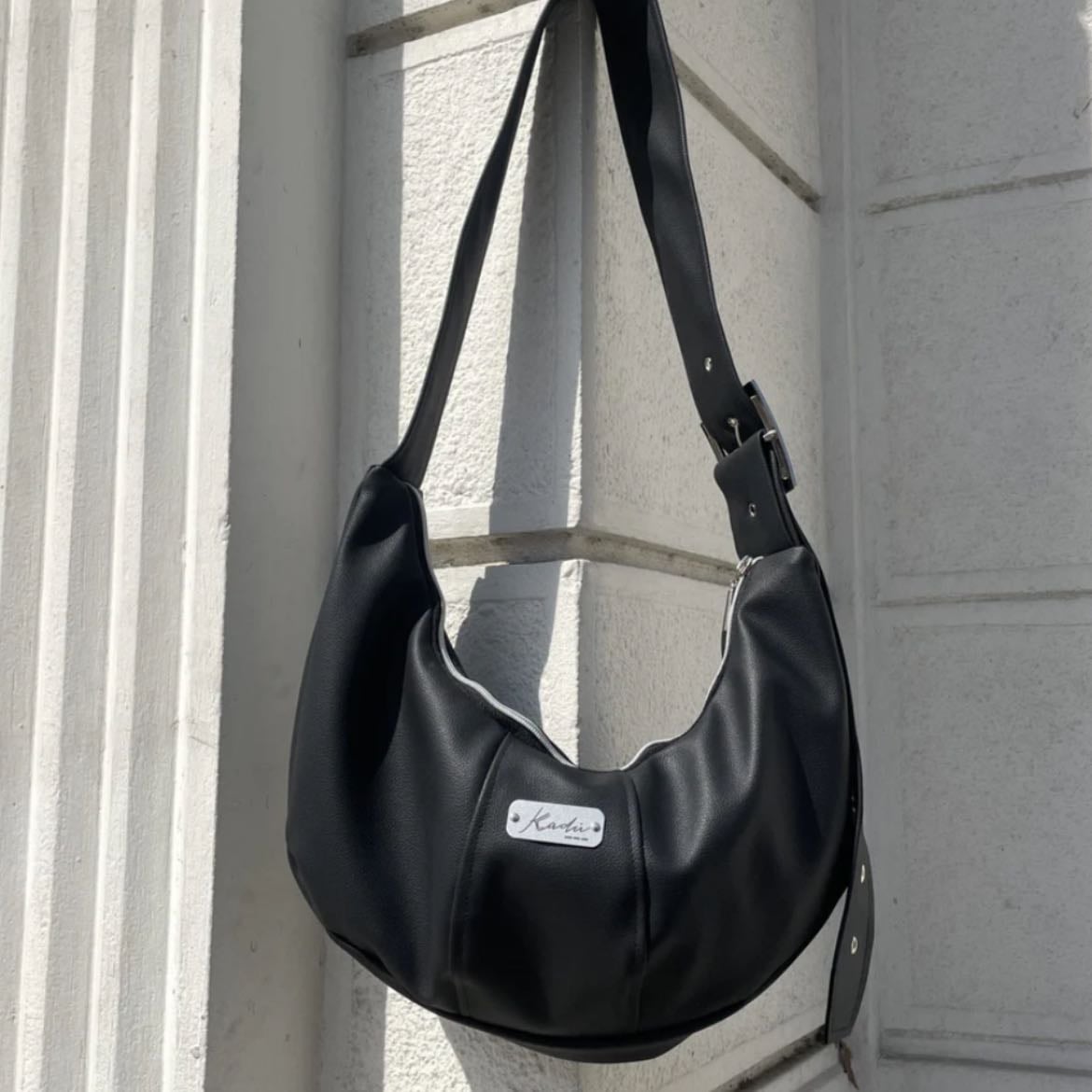 croissant bag negra - kadú $39.990