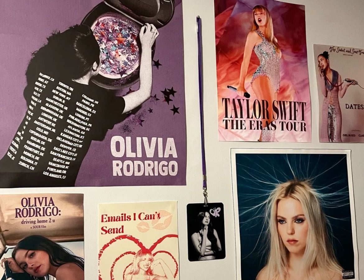 fan girling - Music hypelist by emilia💌🍓
