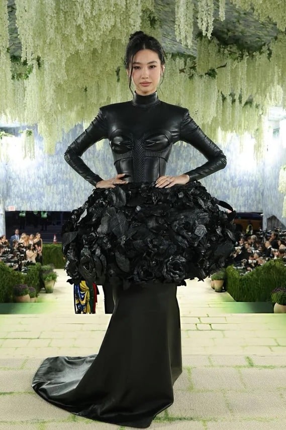 HoYeon Jung - Louis Vuitton