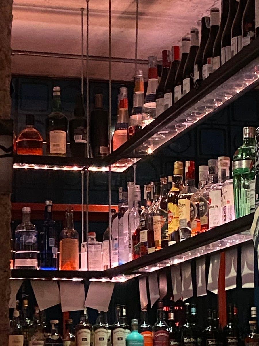 Off-dry Cocktail & Wine Bar
