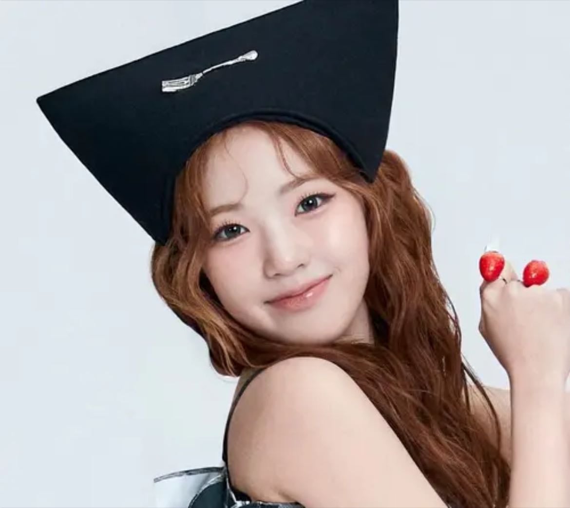 YOONA - Artist