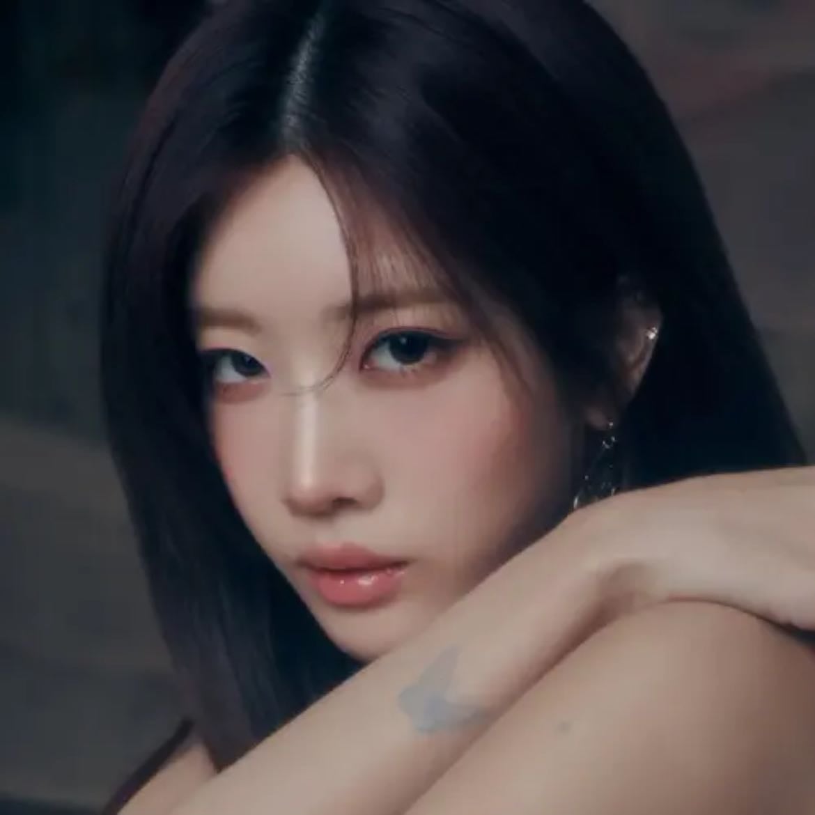 KIM LIP - Artist