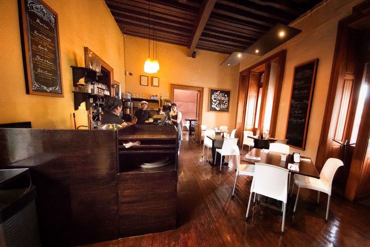 Lusso Cafe