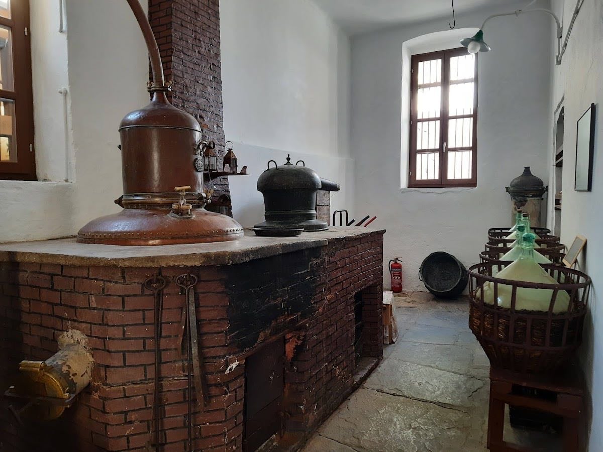 Kitron Naxou, Distillery M. G. Vallindras