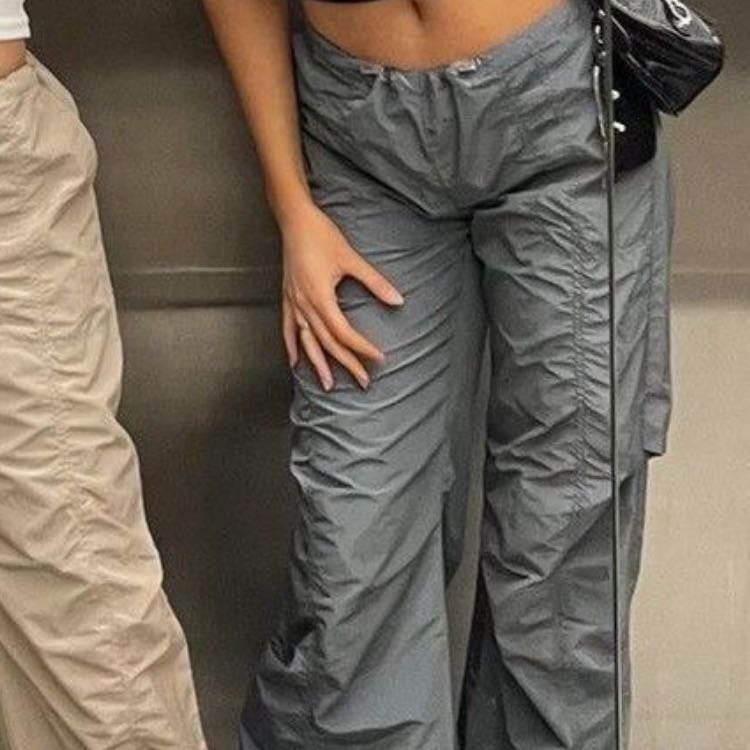 Pantalones grises