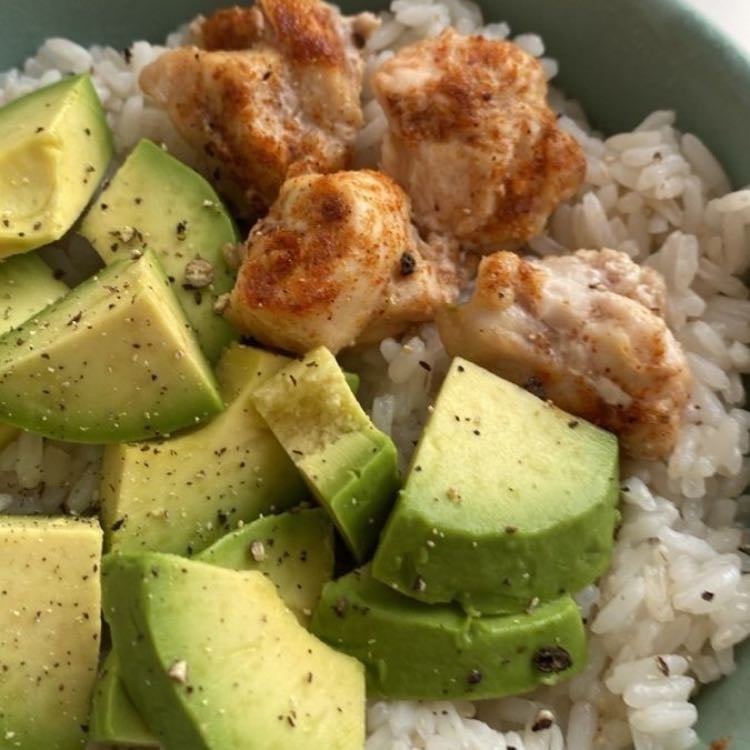 Arroz con pollo - Arroz con trozos de pollo y aguacate