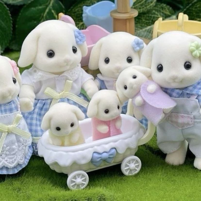 Flora Rabbit Family - Sylvanian Families