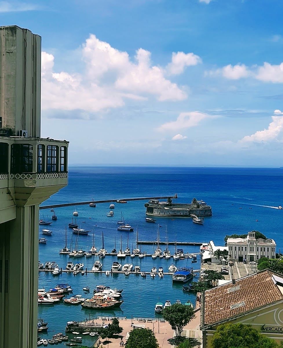 Elevador Lacerda - Rapaz, é só um elevador pra melhorar a locomoção dos locais. O rolê é ficar na parte de cima e observar a vida acontecer.