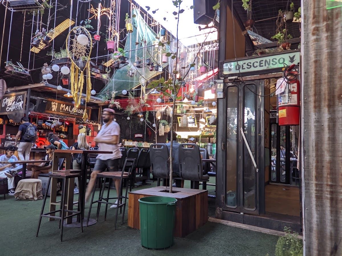 LA TERMINAL – Ruin Bar