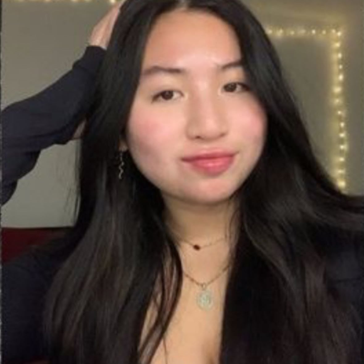 @jadekylielu - She’s so funny and has such good book recs