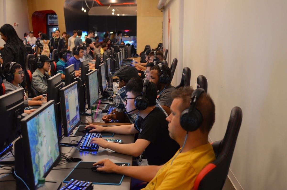 balance patch - gaming lounge and cafe, super fun & local vibe