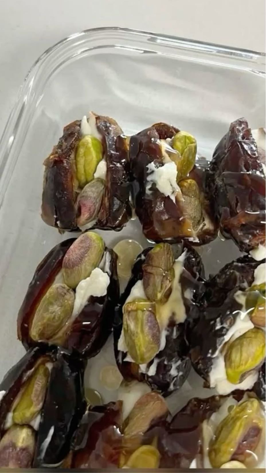 Dates w/ cream cheese, pistachios, honey