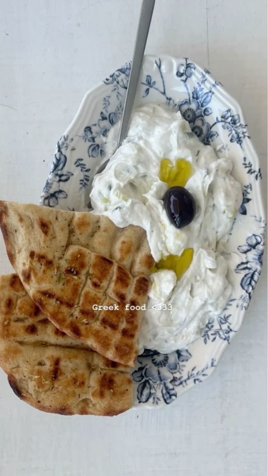 Naan & tzatziki
