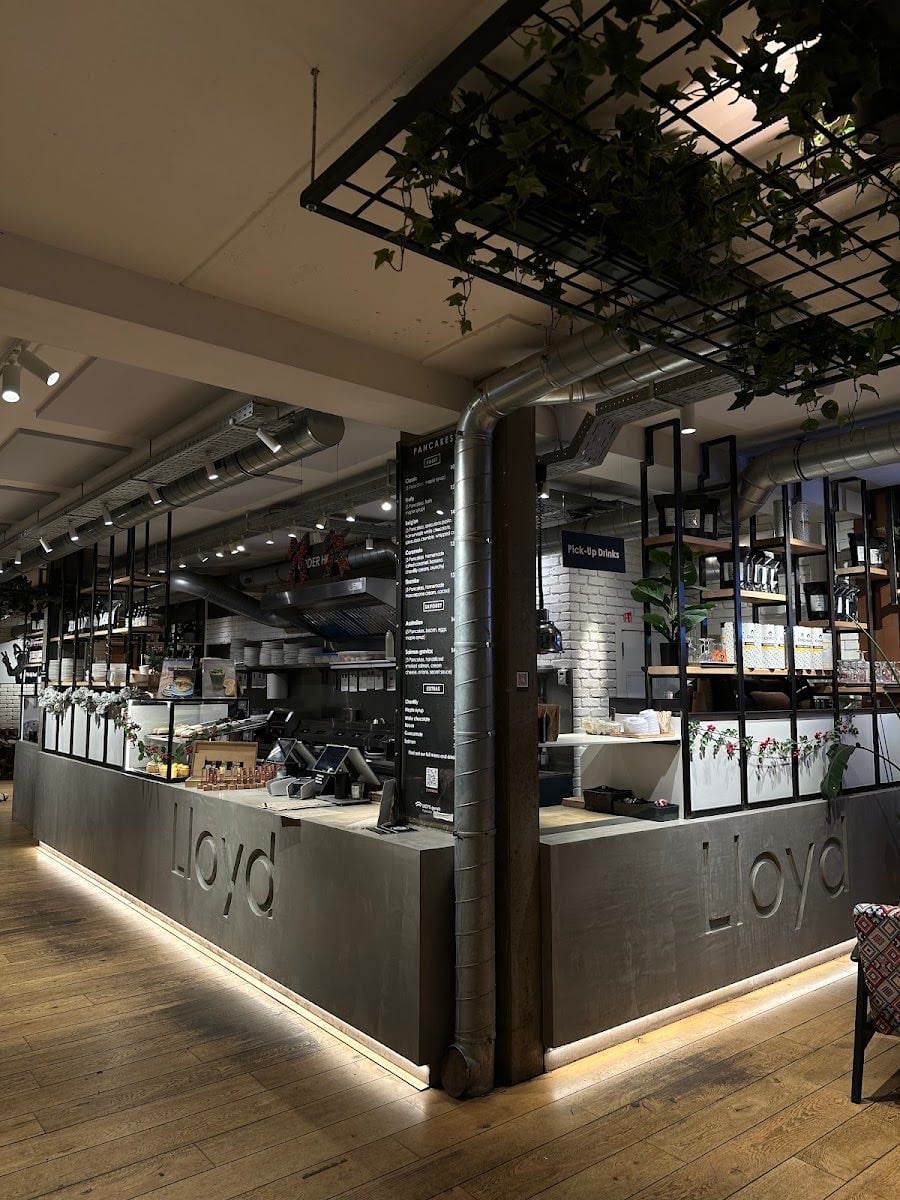 Lloyd Coffee Eatery - Louise