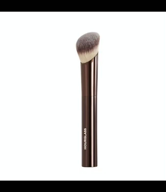 Hourglass foundation brush