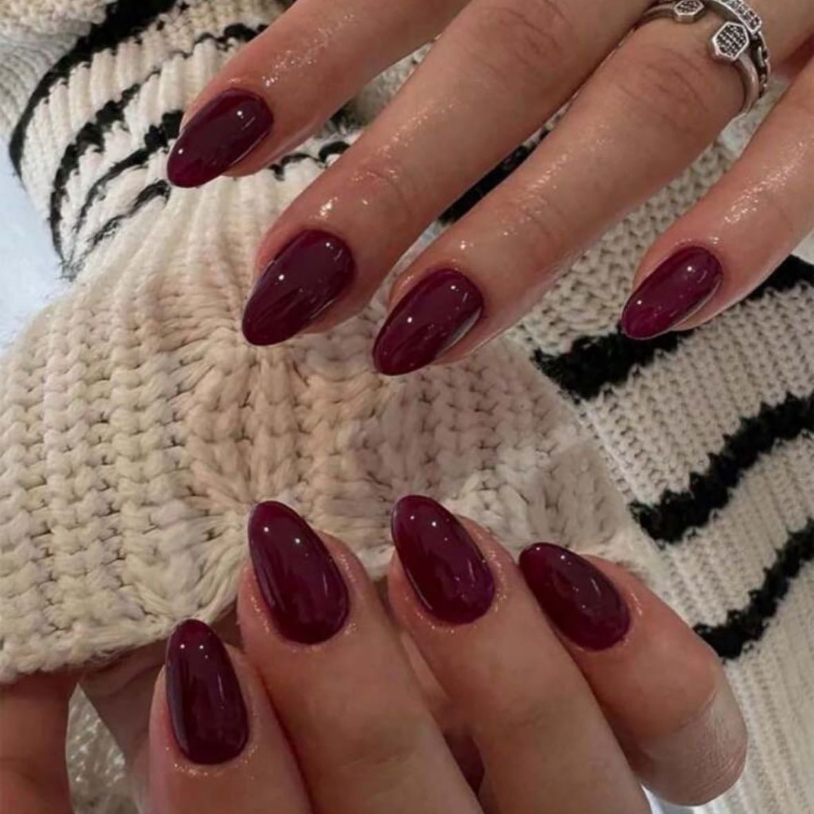 dark red nails - always on