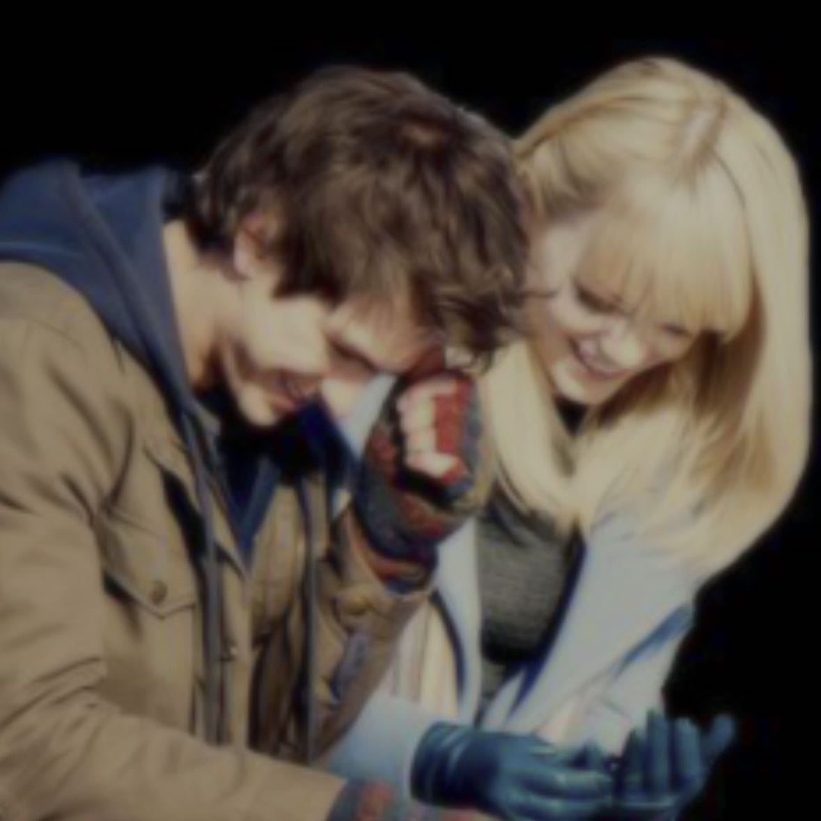 andrew garfield & emma stone - i’m still at the restaurant