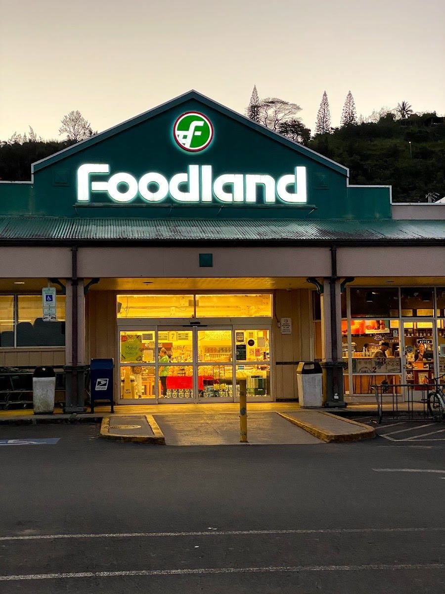 Foodland Pupukea - This is where you get great poke 🐟