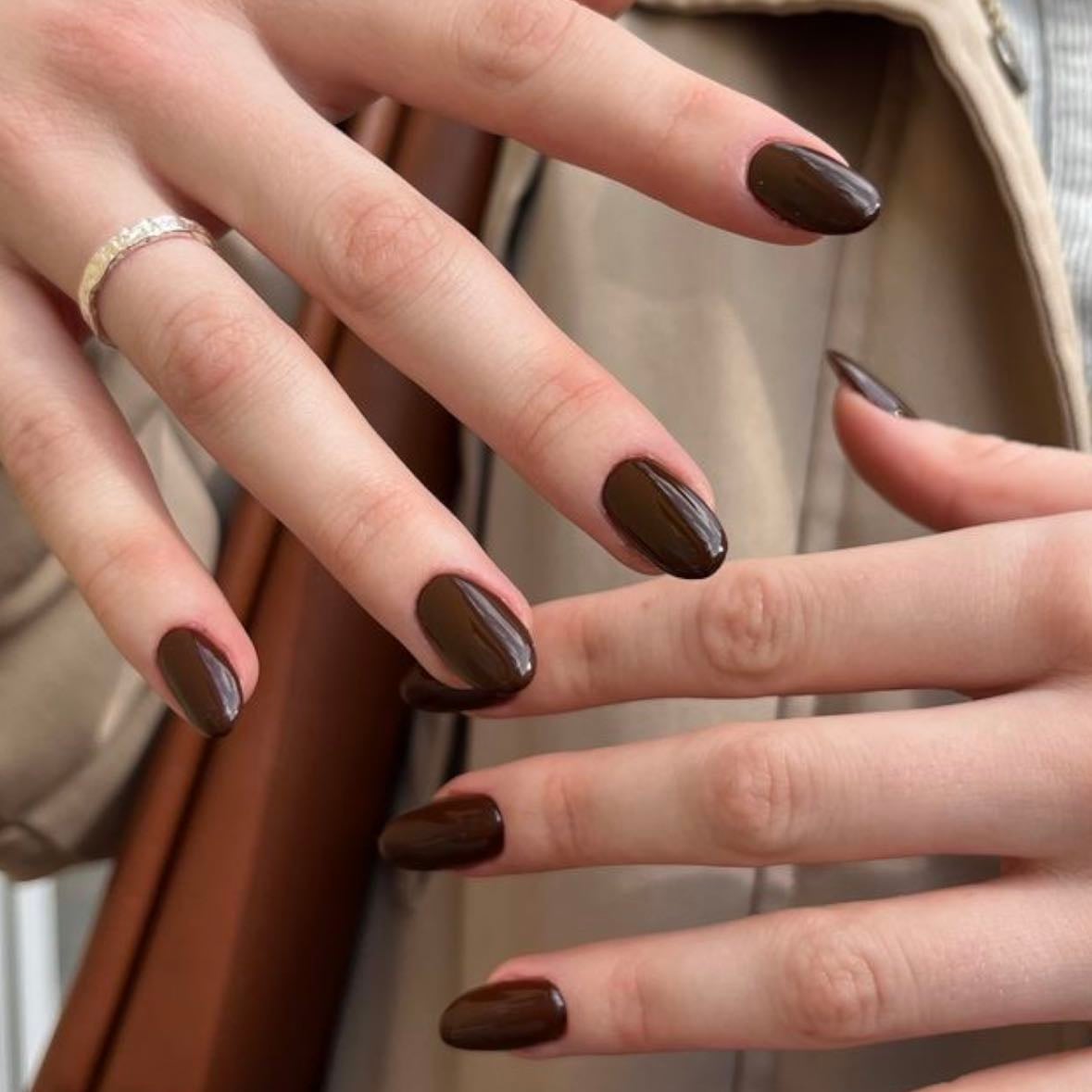 Mantén tus uñas arregladas - No hace falta ir a la manicura! Solamente con tenerlas de un solo tamaño y tenerlas con un esmalte transaparente basta y sobra