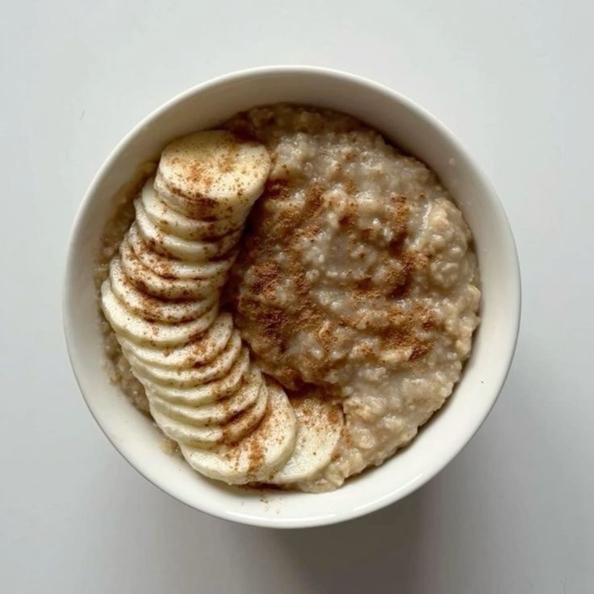 Oatmeal with banana + cocoa/cinnamon