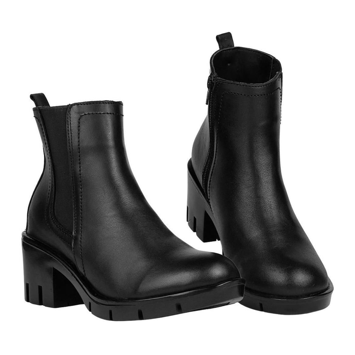 Black-short boots