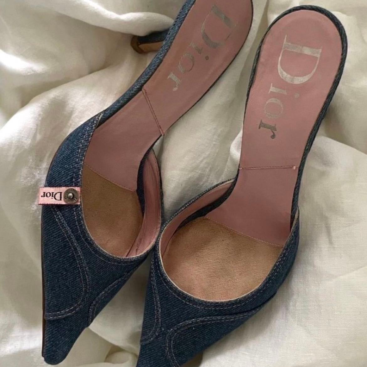 Heels with texture