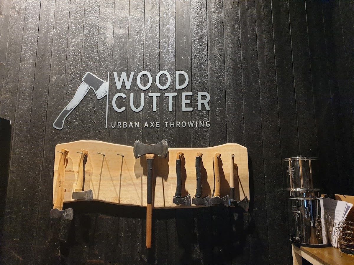 WoodCutter Brussels - Urban Axe Throwing