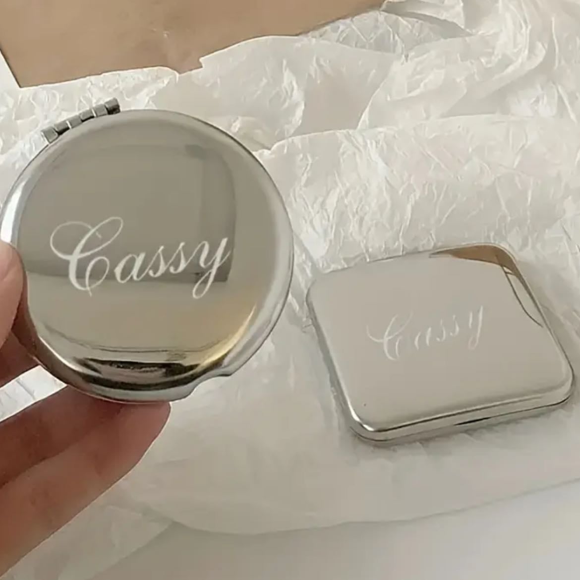 Espejo personalizado - Es algo esencial y al grabar en nombre o alguna fecha lo hace muy personal
