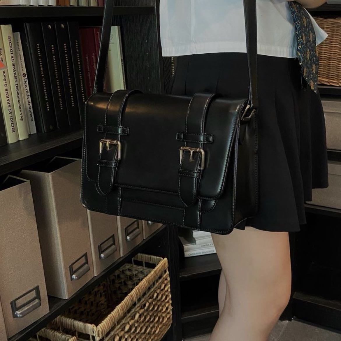 Cartera - Es super bonito y da un toque misterioso, me encanta.