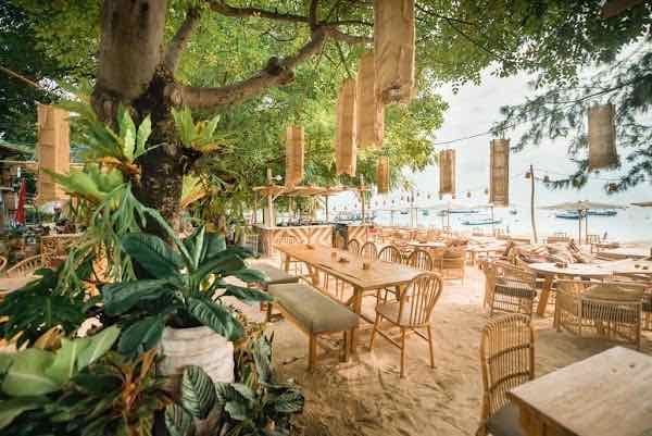 La Cala Beach Club Gili Trawangan - perf during the day