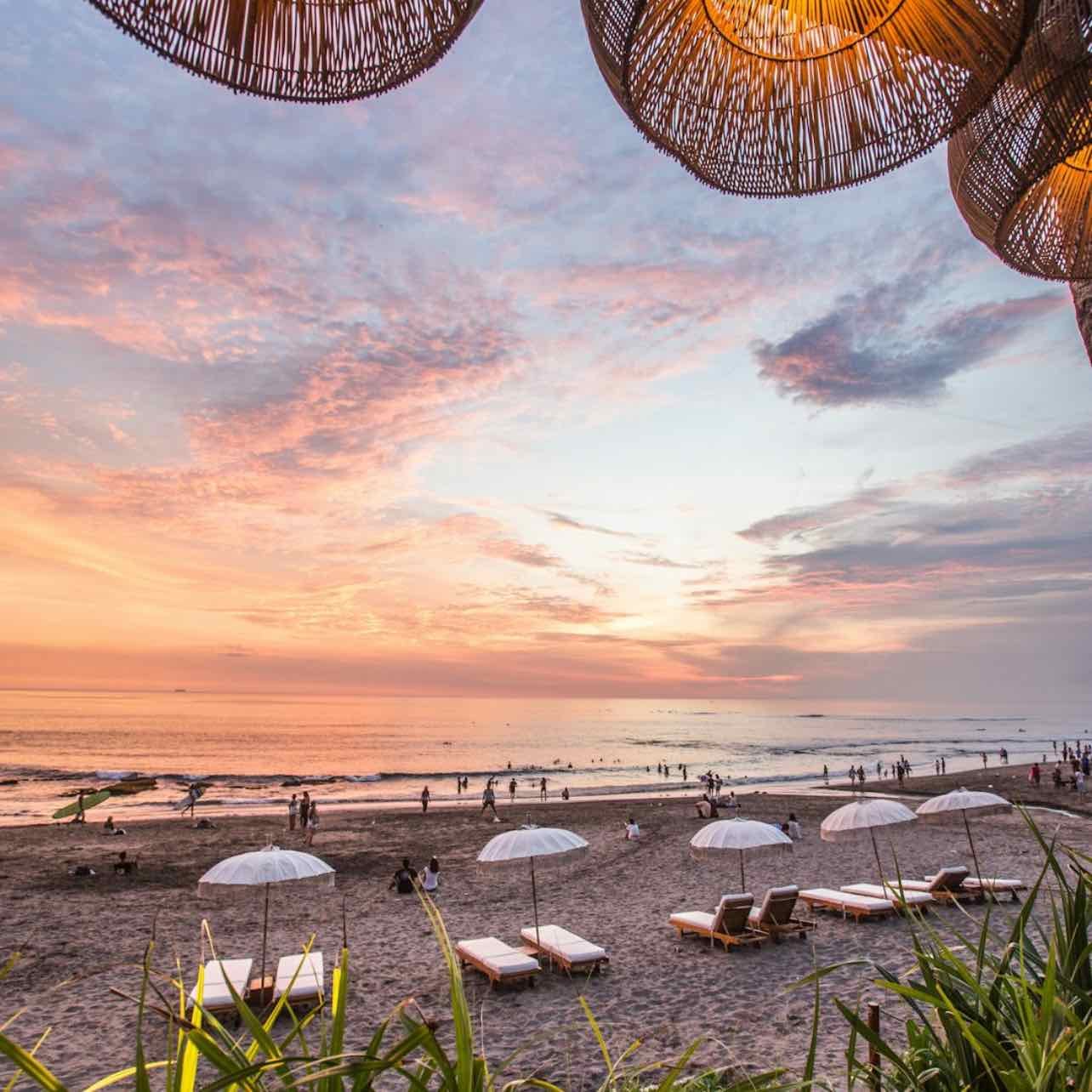 Canggu - 2 days, beach clubs, cute cafes but busyyyy streets