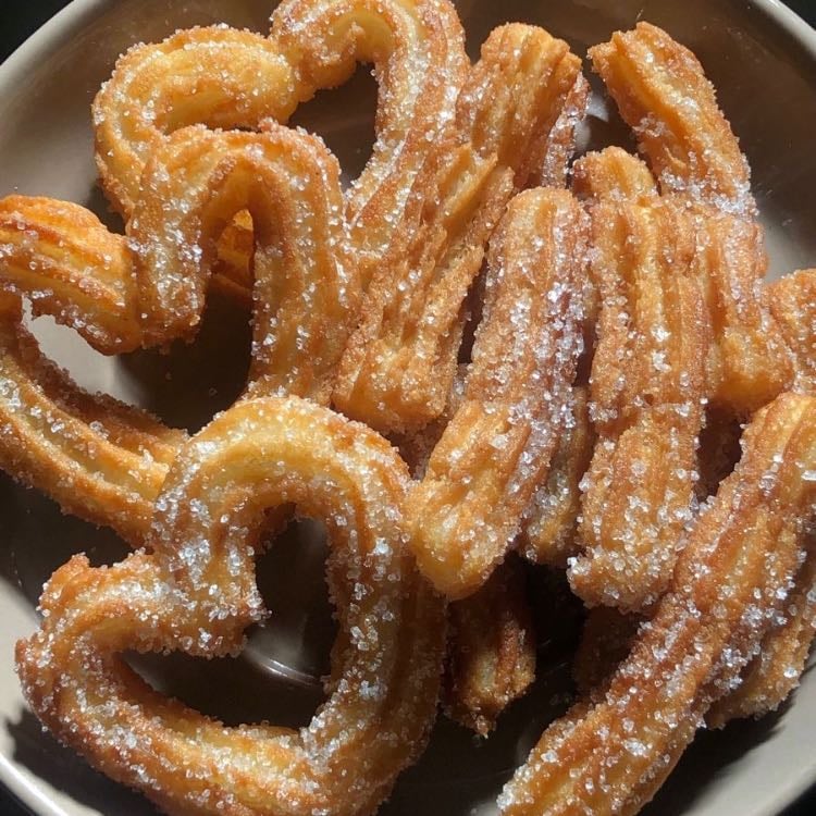 Churros con azúcar o chocolate 🍫